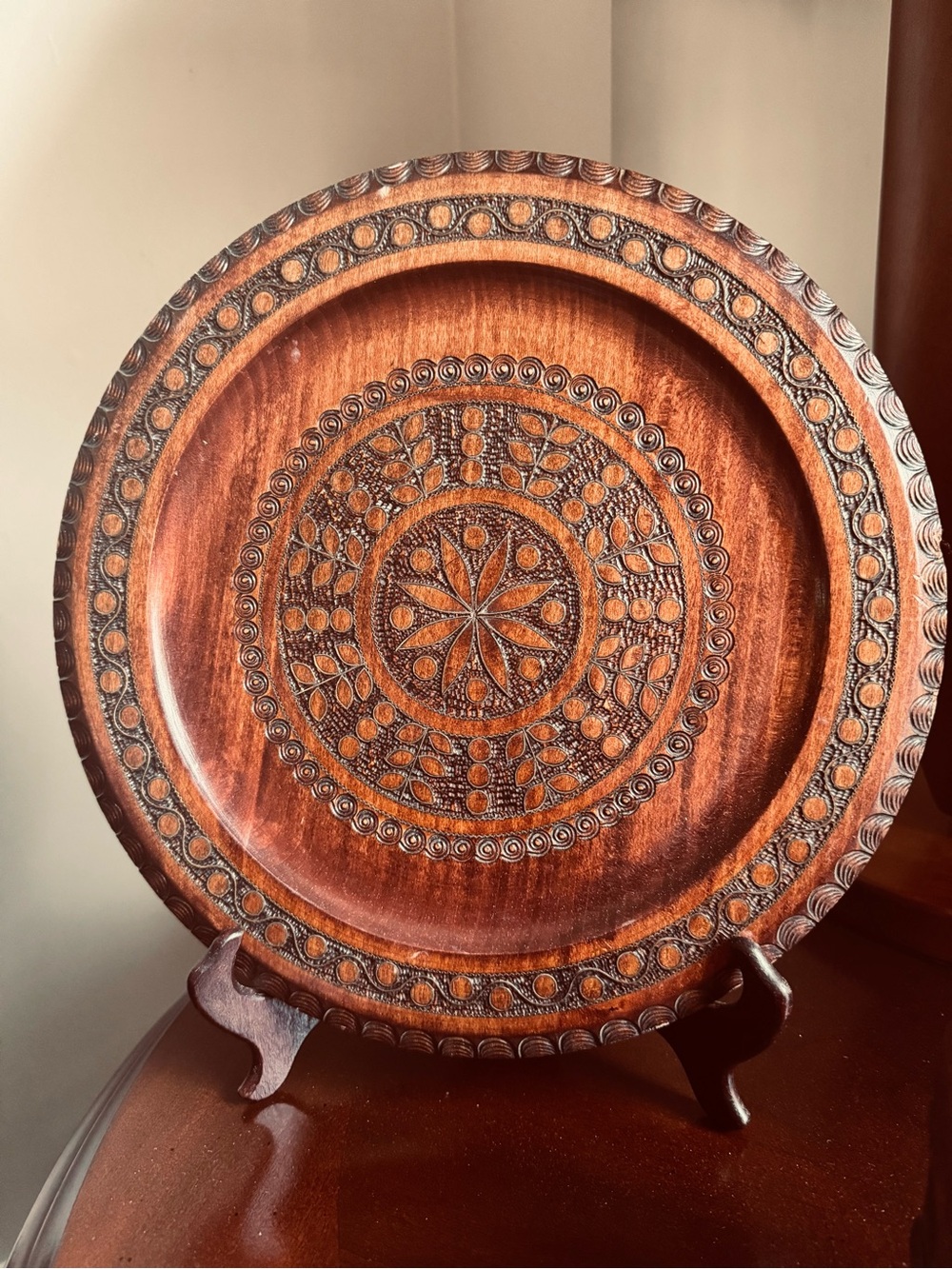 Handcrafted Brown Decorative Wooden Charger Plate With the Stand